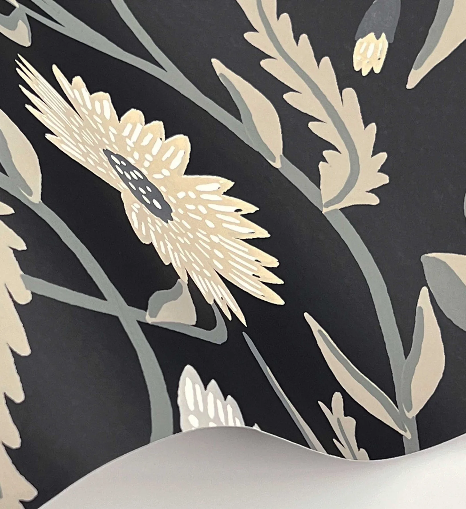 Aster Wallpaper - Black - Image 4