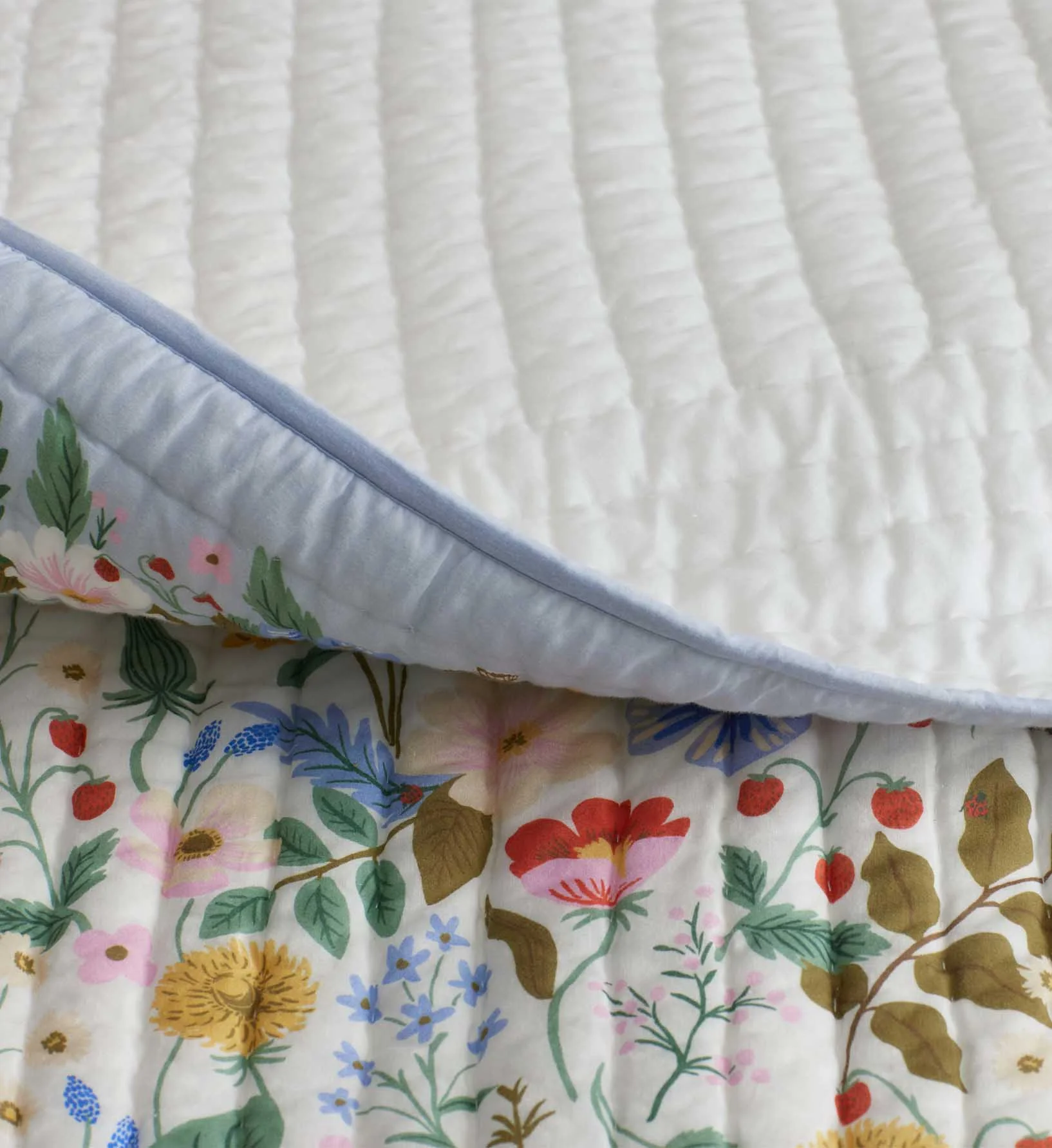 Cotton Quilt - Strawberry Fields - Image 4