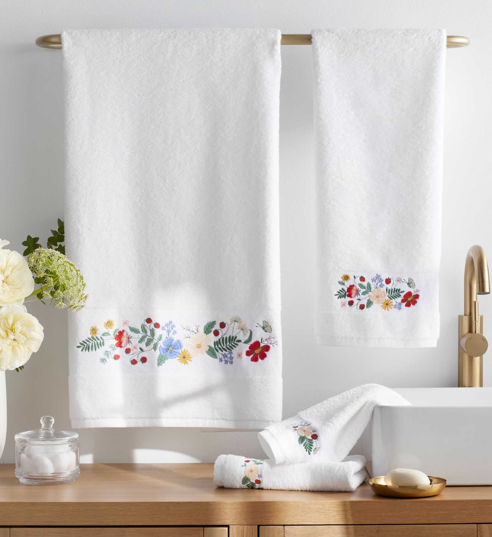 Embroidered Bath Towel - Strawberry Fields - Image 2