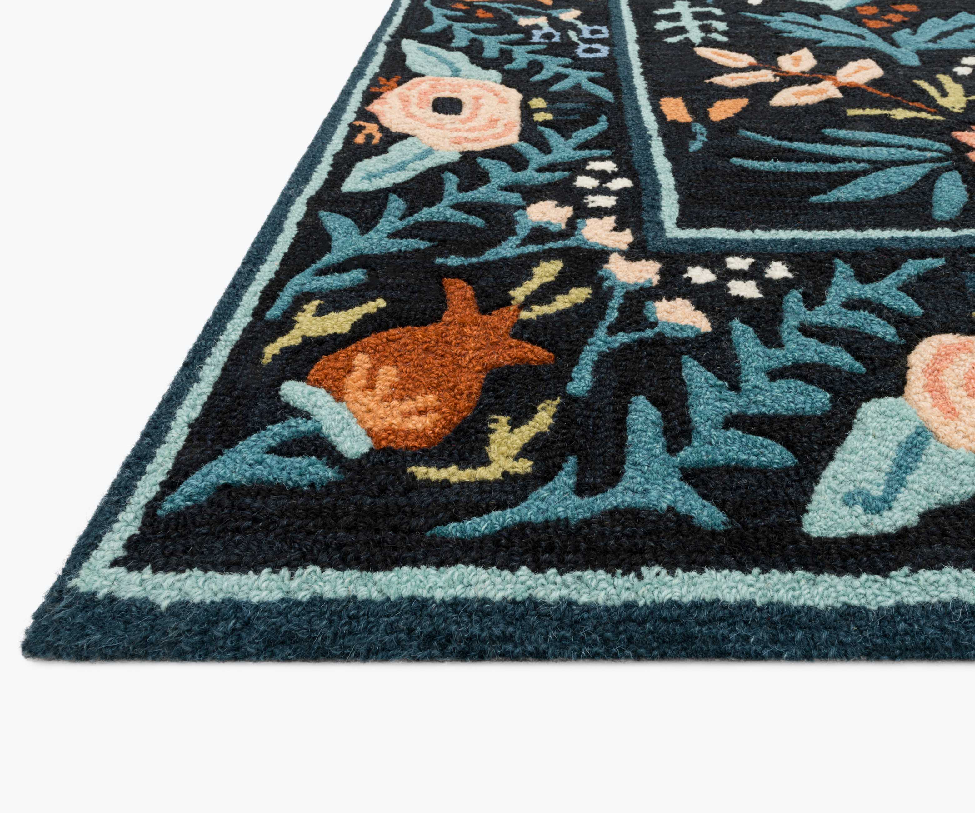 Les Fleurs Lourdes Wool-Hooked Rug - Black - Image 3
