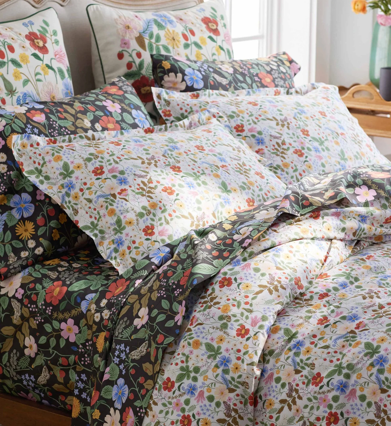 Percale Fitted Sheet - Strawberry Fields Black - Image 4