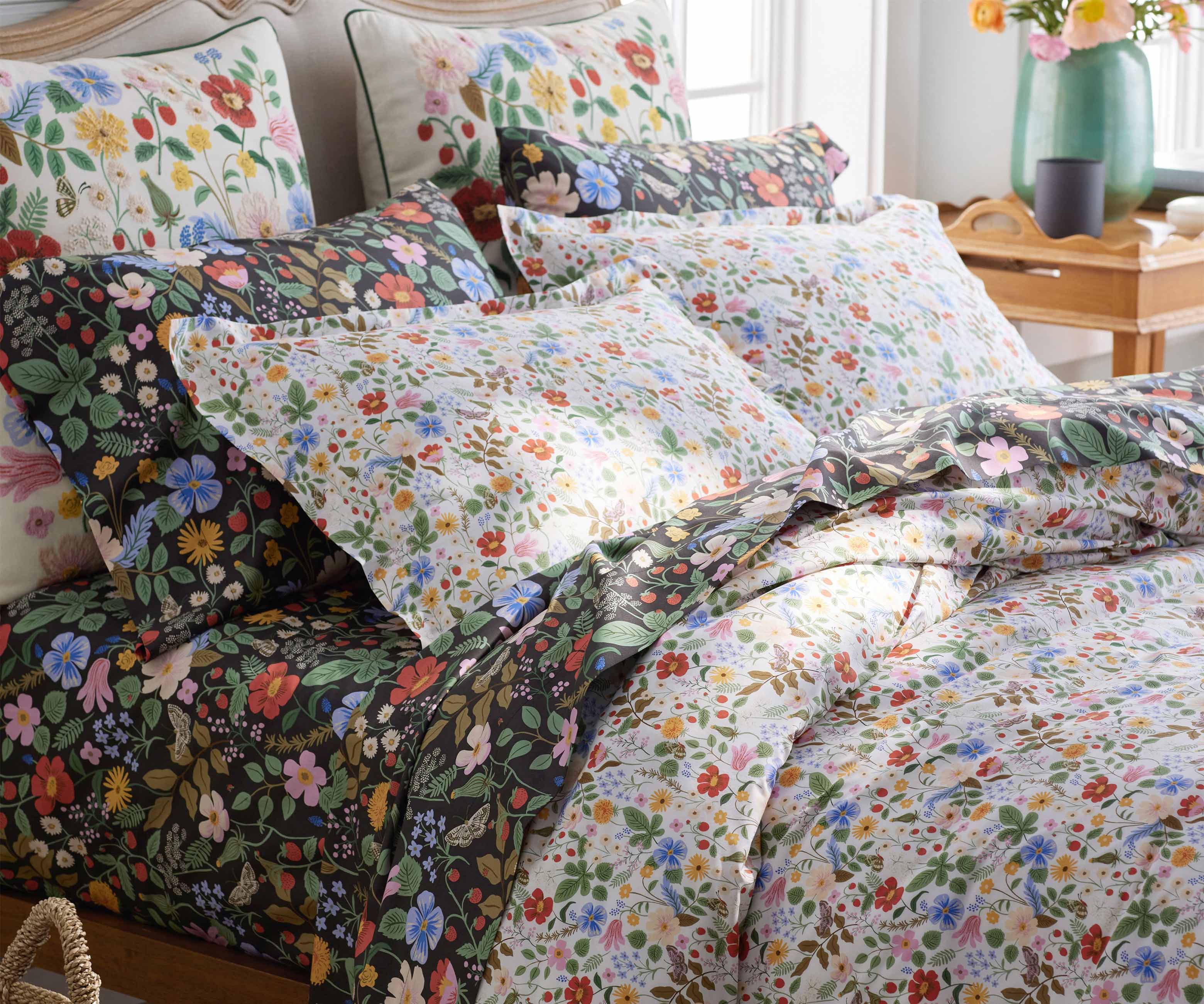 Percale Flat Sheet - Strawberry Fields Black - Image 4