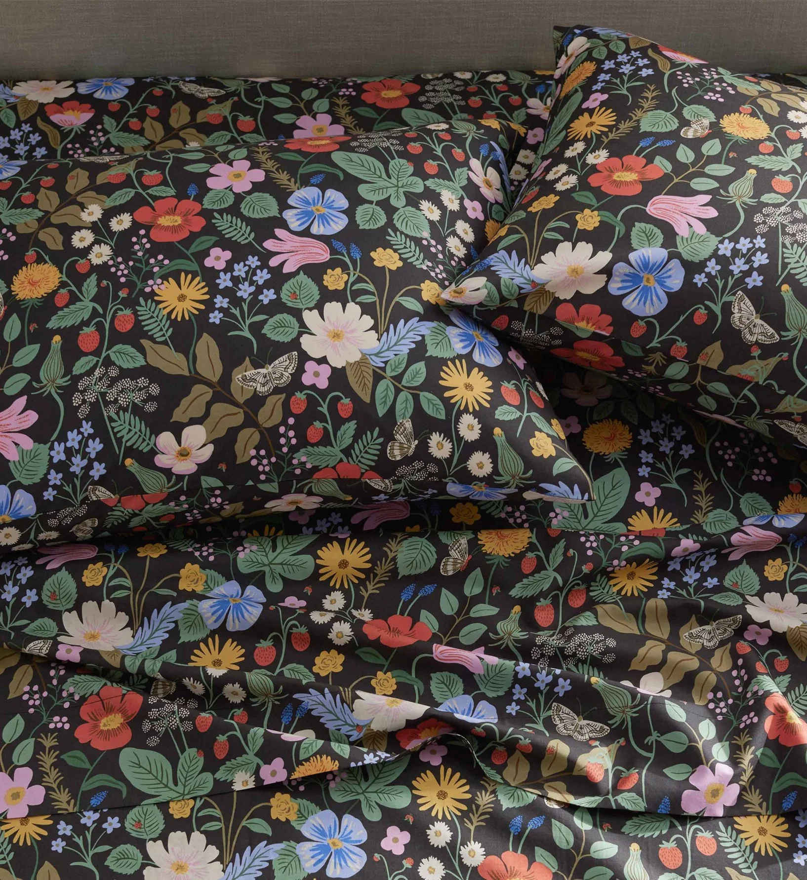 Percale Pillowcases - Strawberry Fields Black - Image 2
