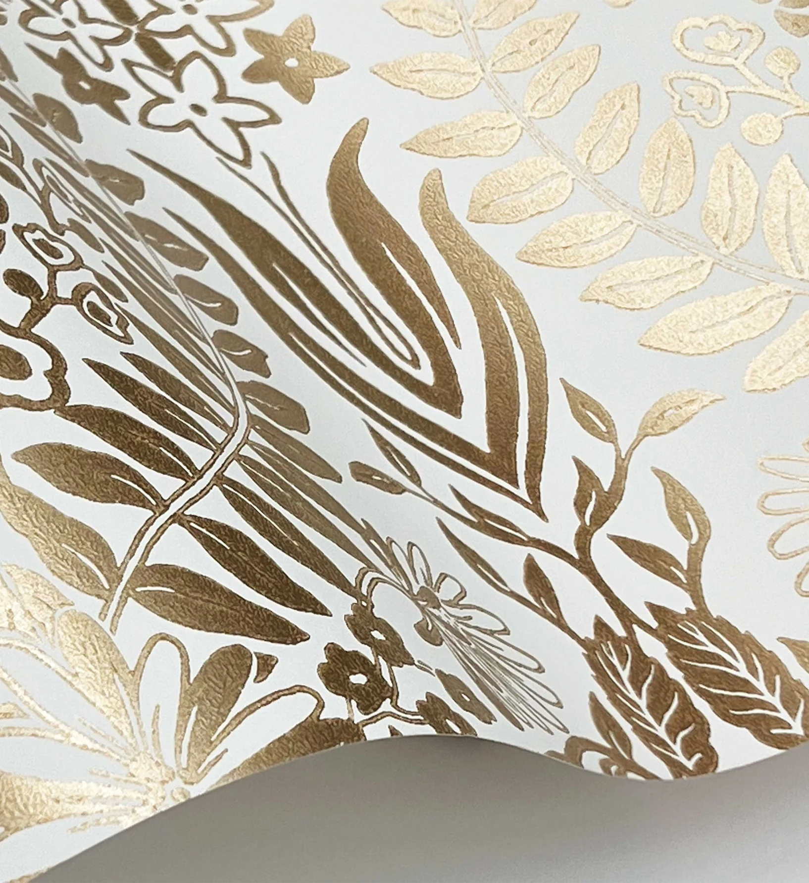Pineapple Damask Wallpaper - White & Metallic Gold - Image 4