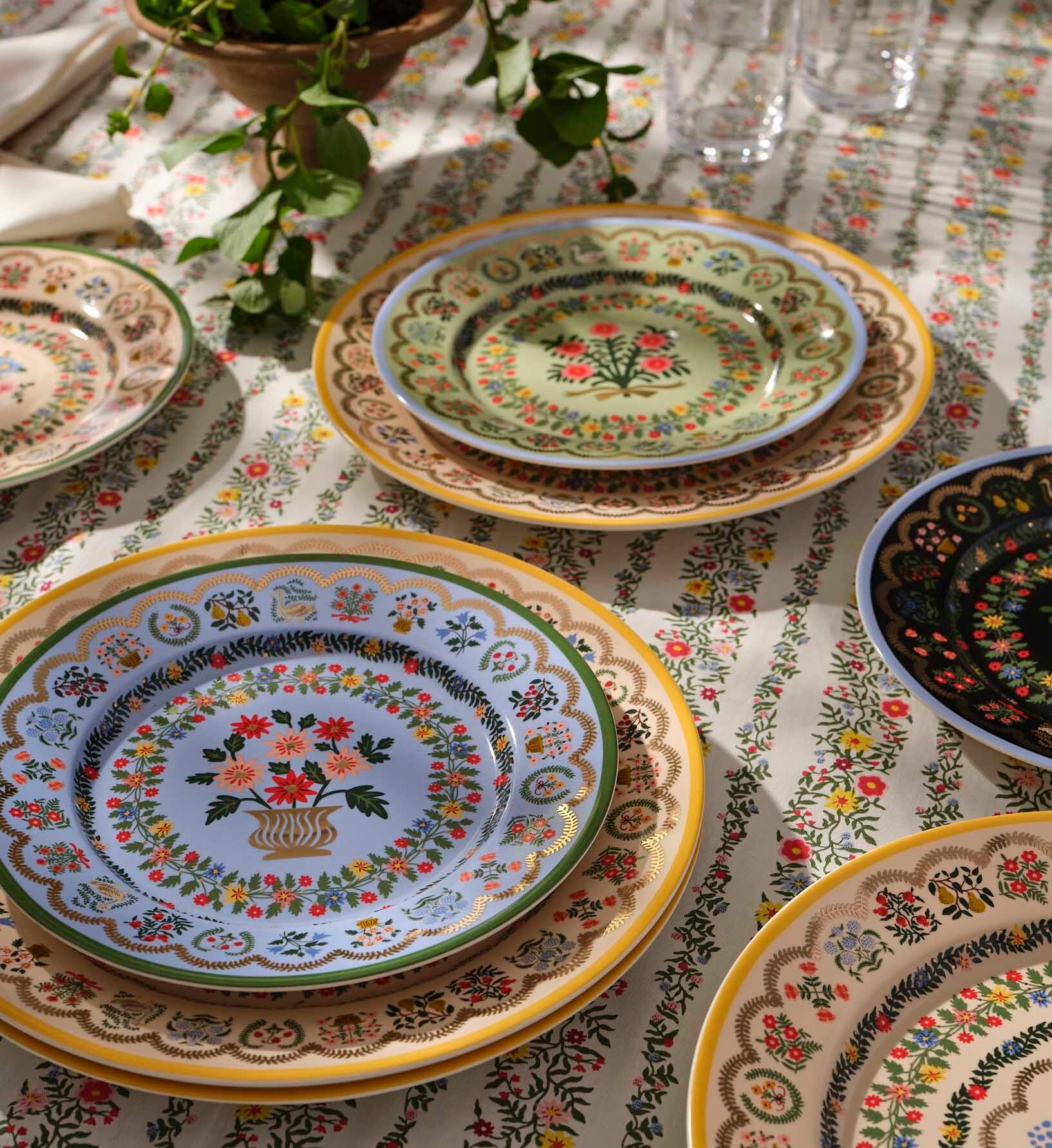 Porcelain Dessert Plate Set - Rosette - Image 3